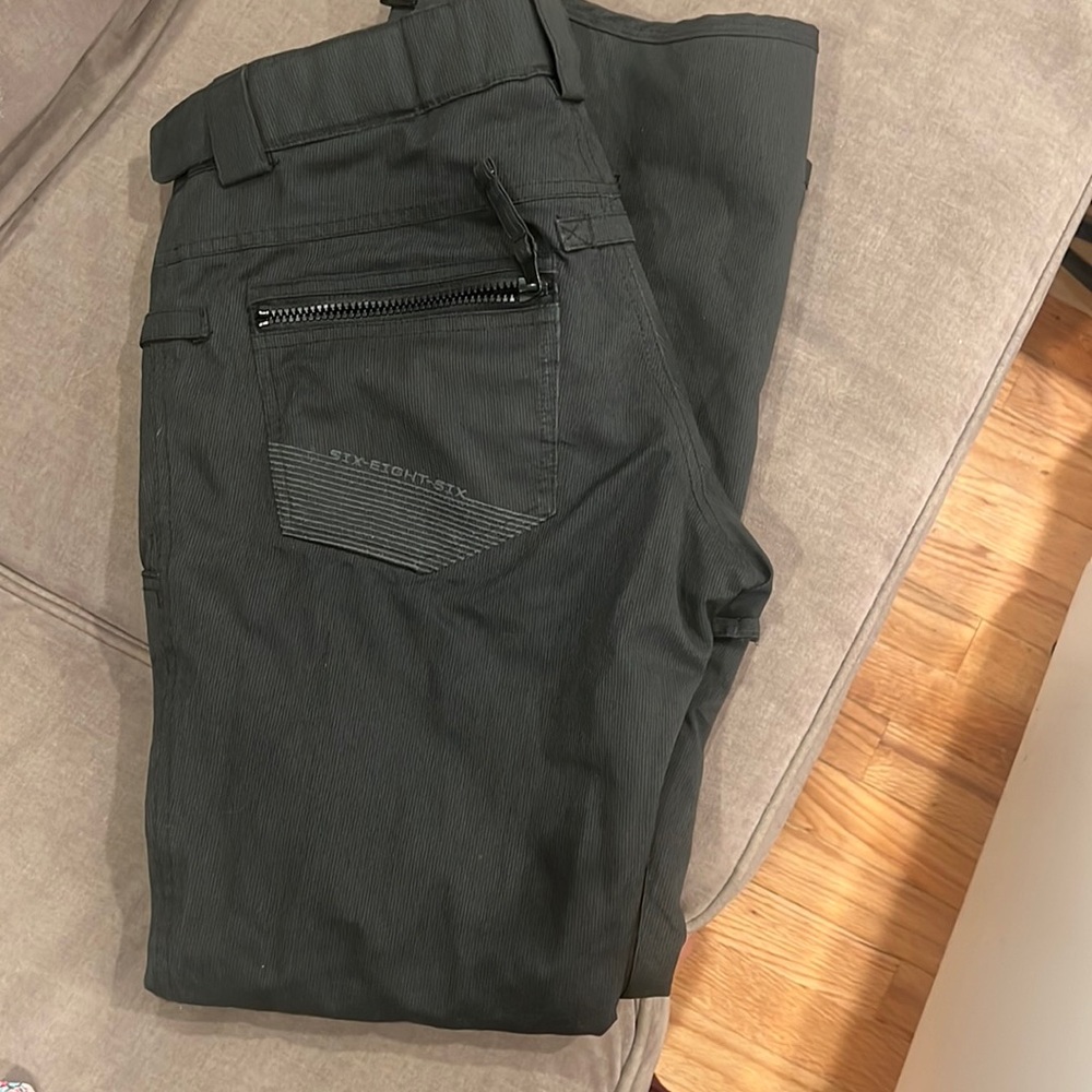 686 insulated snowboard or ski pants